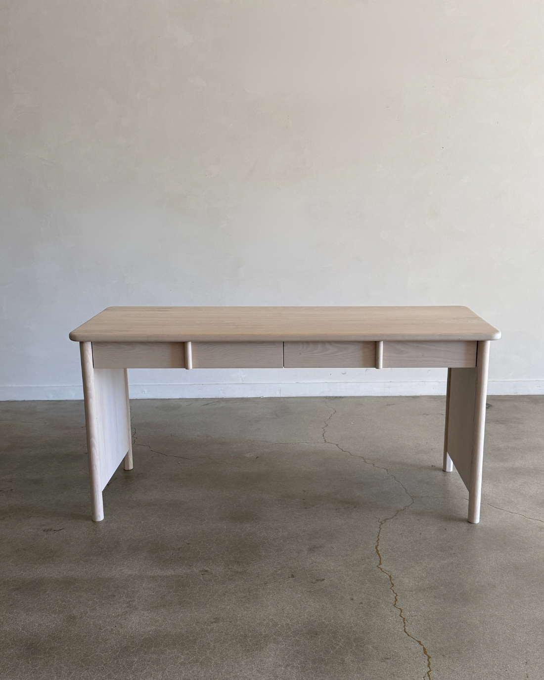 Anton Desk