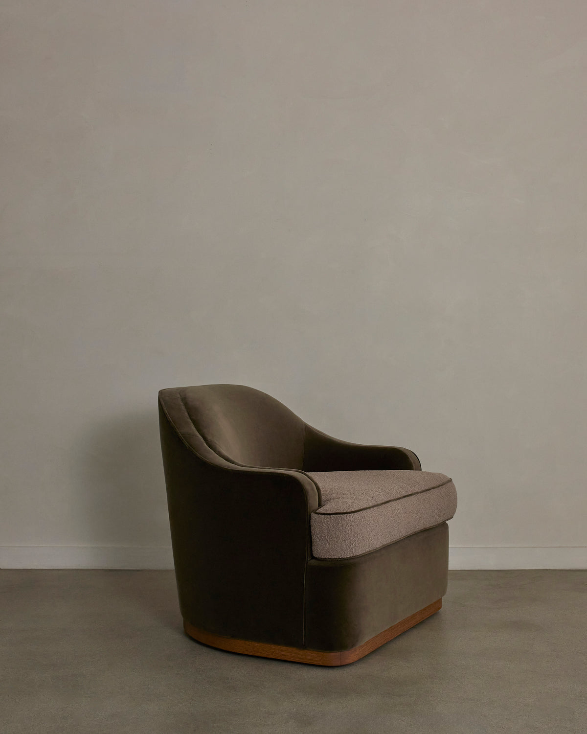Monroe Swivel Chair