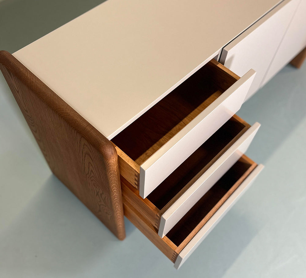 Bia Credenza