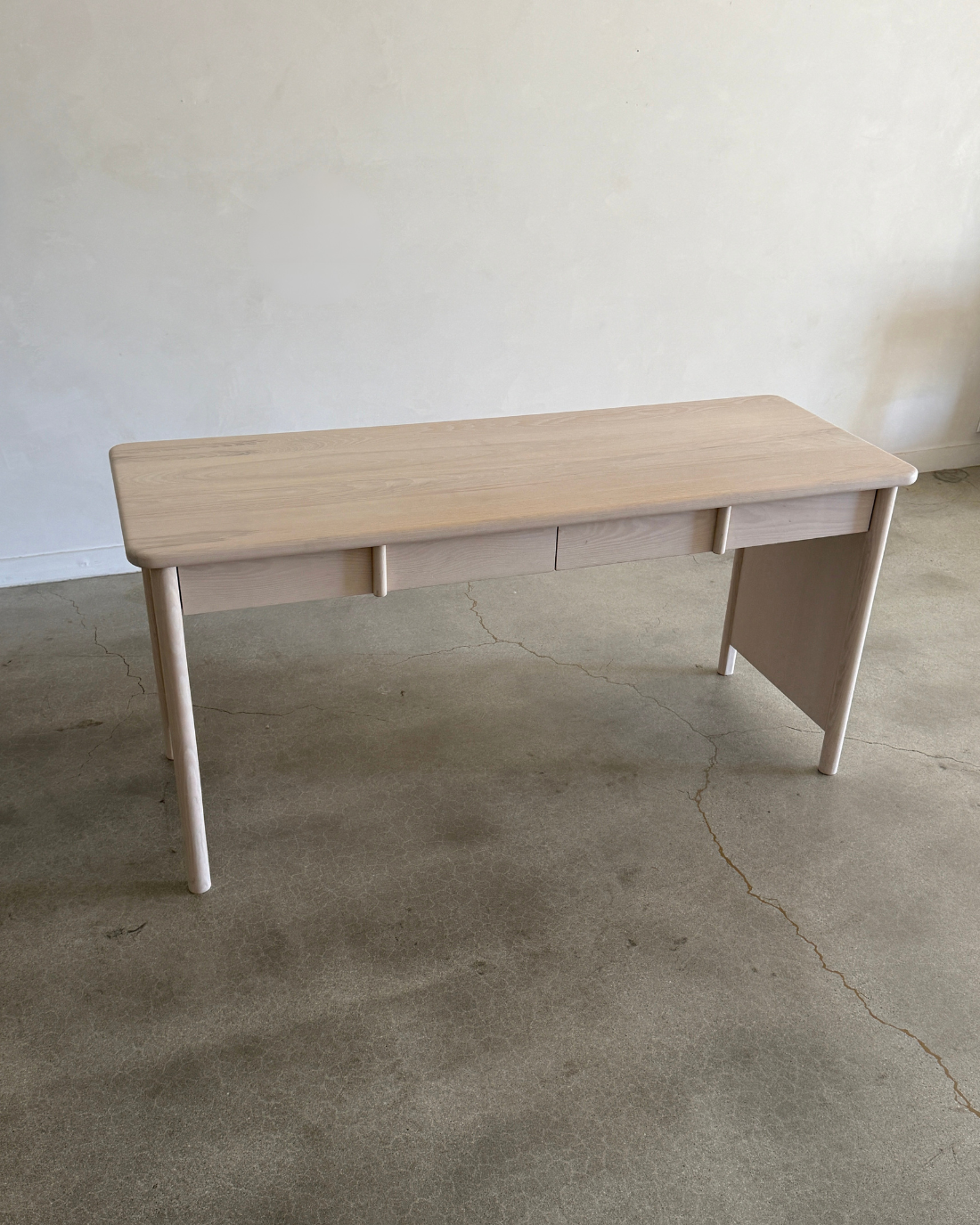 Anton Desk